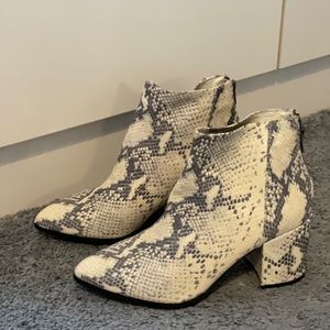 steve madden jillian snake bootie